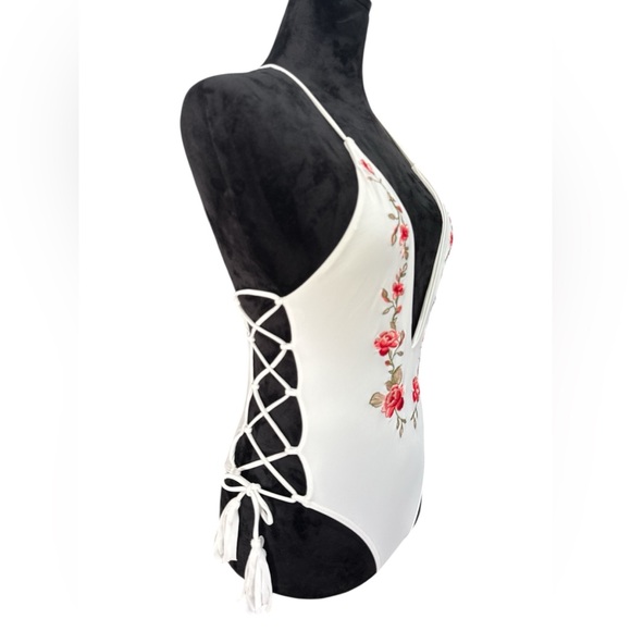 Tobi White Embroidered Floral One Piece Swimsuit XS Deep V Plunge, Lace-Up Sides - Picture 11 of 16